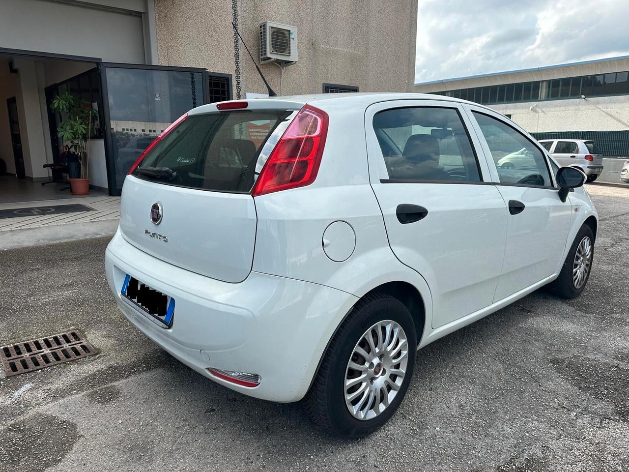 Fiat Punto 1.4 8V 5 porte GPL - ADATTA A NEOPATENT.