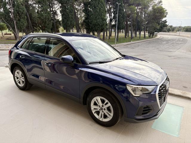 AUDI Q3 35 TDI quattro S tronic Business COCKPIT