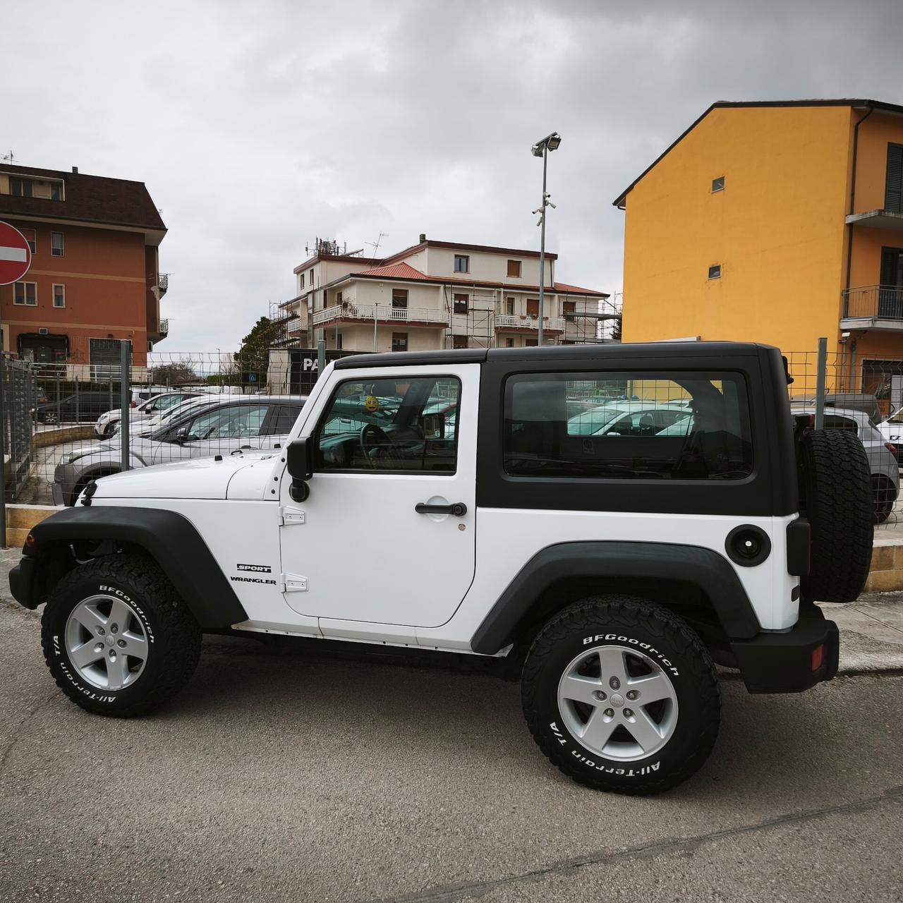 Jeep Wrangler 2.8 Sport CRD DPF