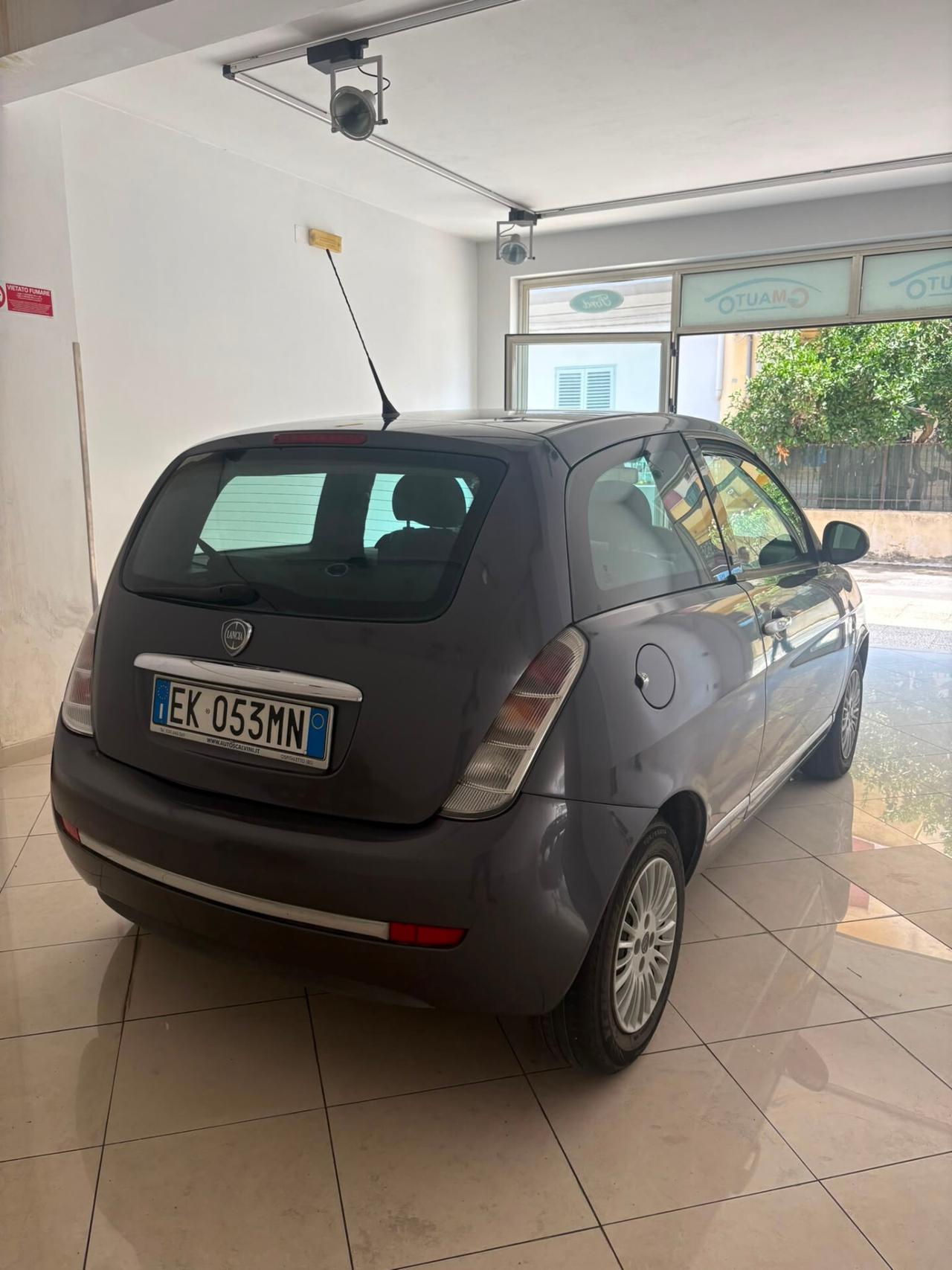 Lancia Ypsilon 1.3 MJT 75 CV Unyca