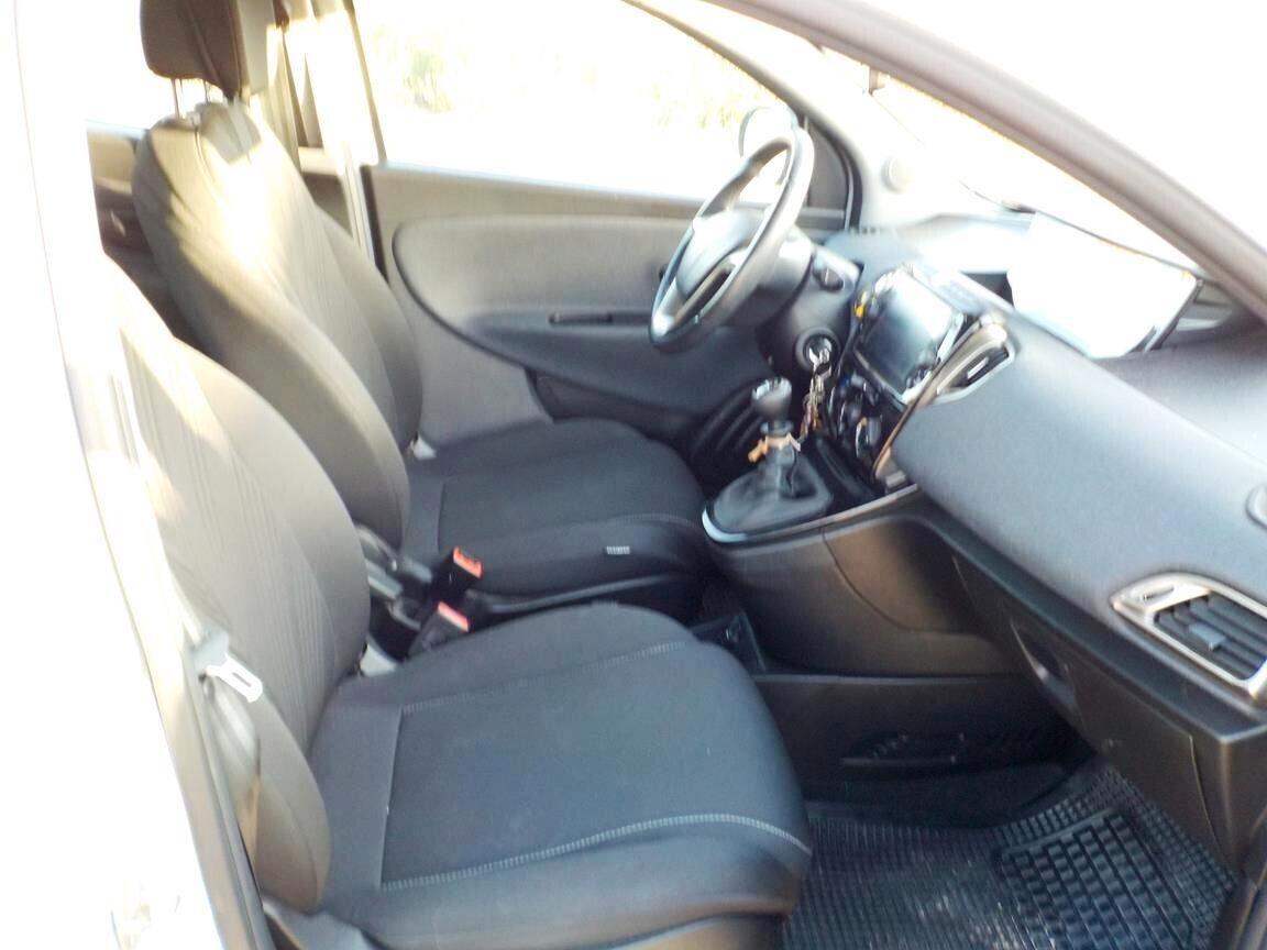 Lancia Ypsilon 1.0 FireFly 5 porte S&S Hybrid Ecochic Gold