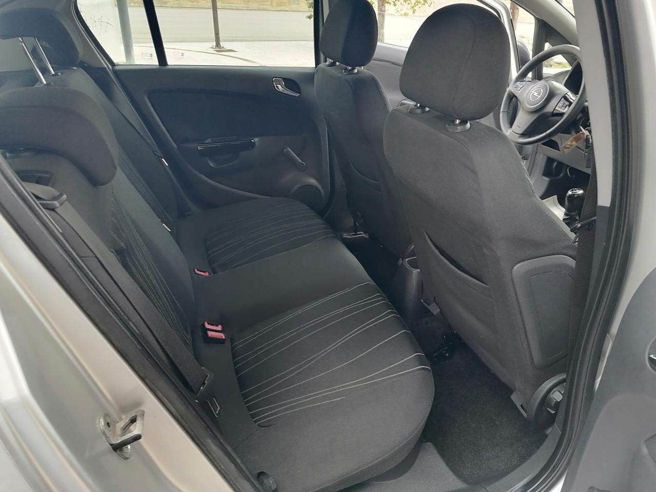 Opel Corsa 1.2 benzina 5 porte COSMO 2011
