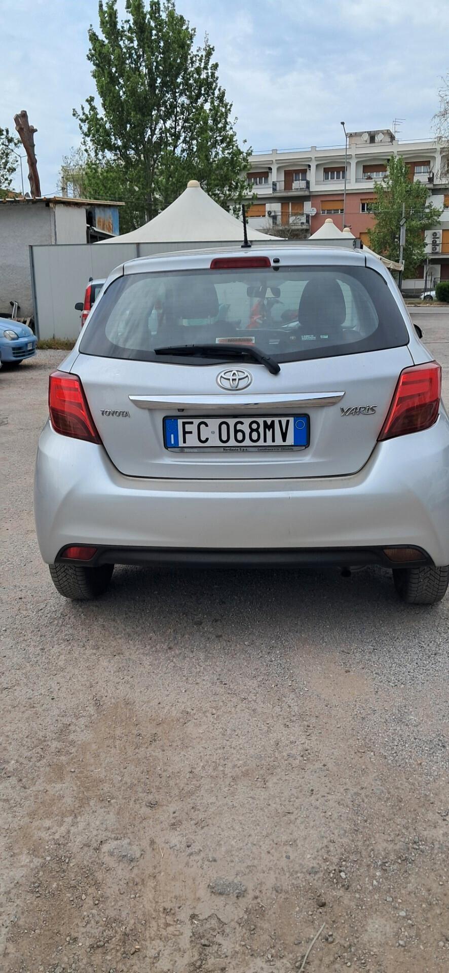 Toyota Yaris 1.0 5 porte Lounge del 216