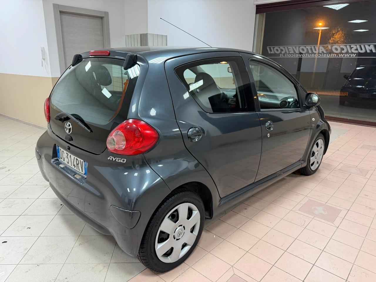 Toyota Aygo 1.0 12V VVT-i 5 porte Sol