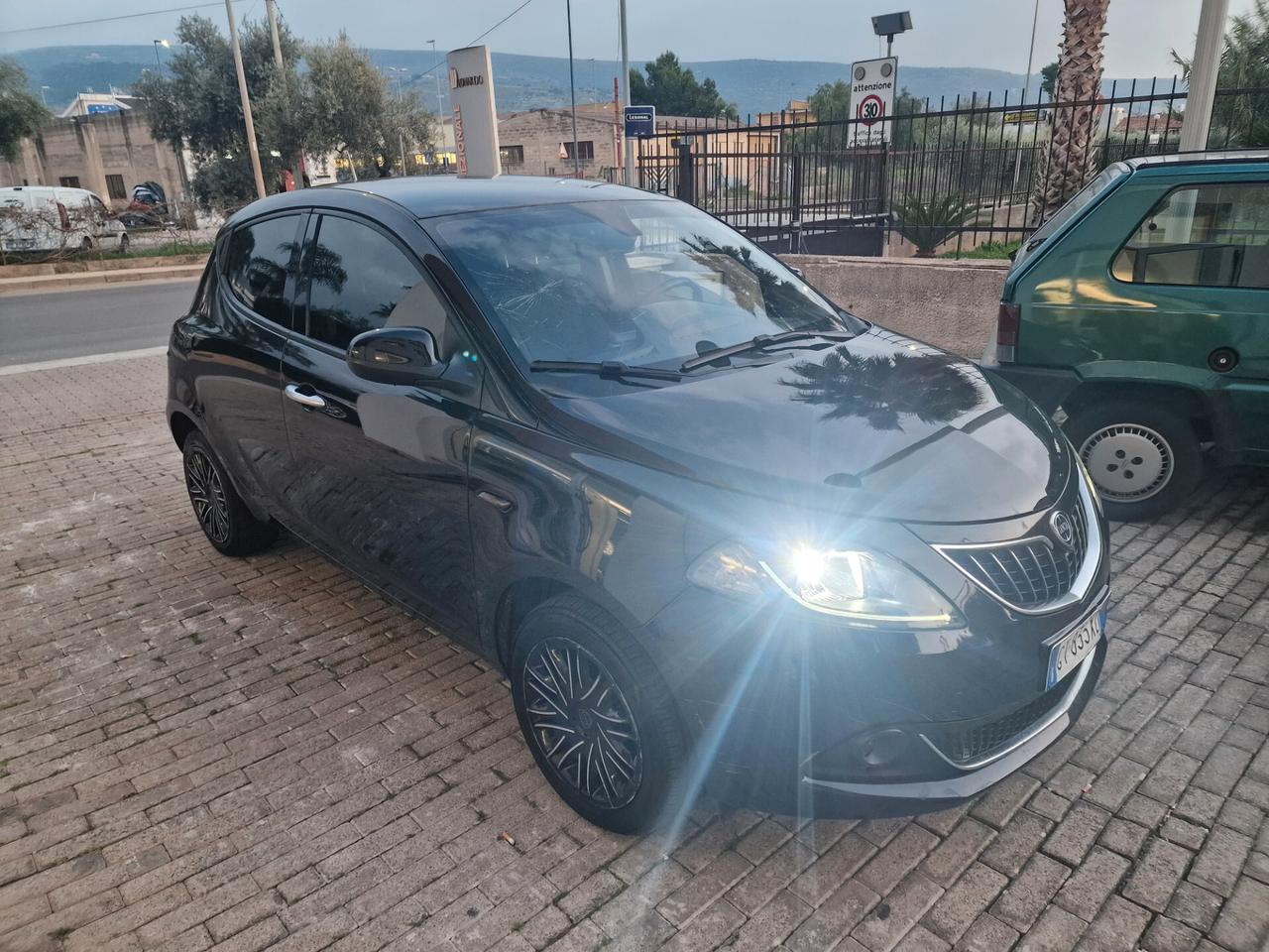 Lancia Ypsilon 1.0 FireFly 5 porte S&S Hybrid Alberta Ferretti
