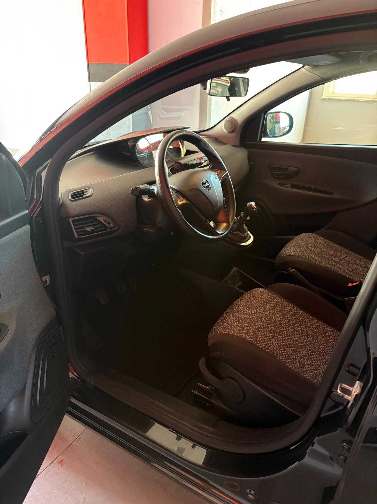 Lancia Ypsilon 1.0 FireFly 5 porte S&S Hybrid Ecochic Silver
