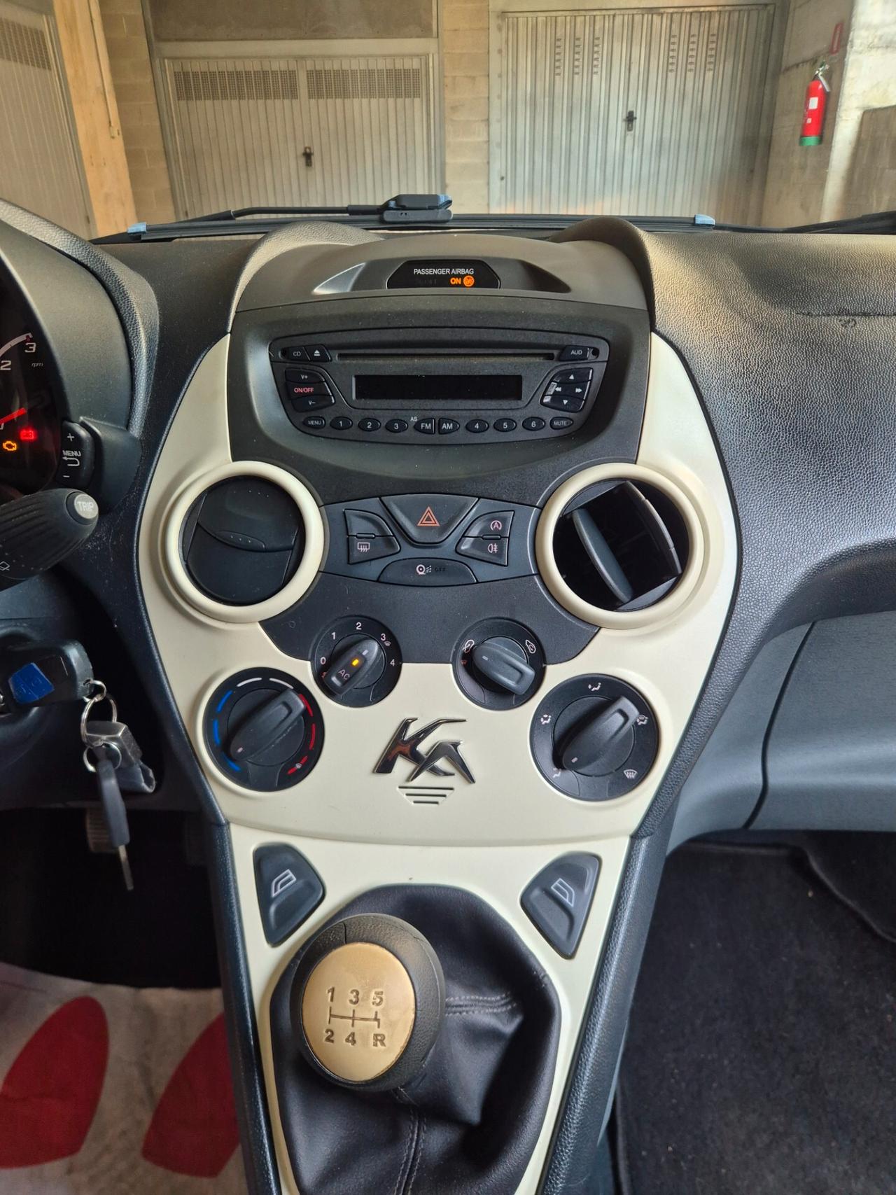 Ford Ka INDIVIDUAL BENZINA EURO 6 UNICO PROPRIETARIO