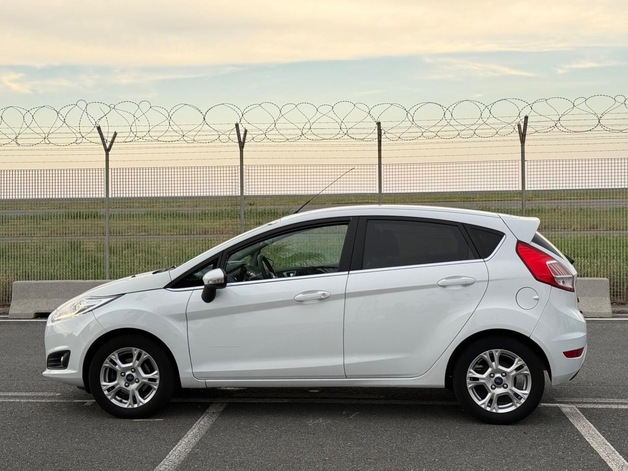 Ford Fiesta 1.5 TDCi 75CV - TITANIUM-FULL