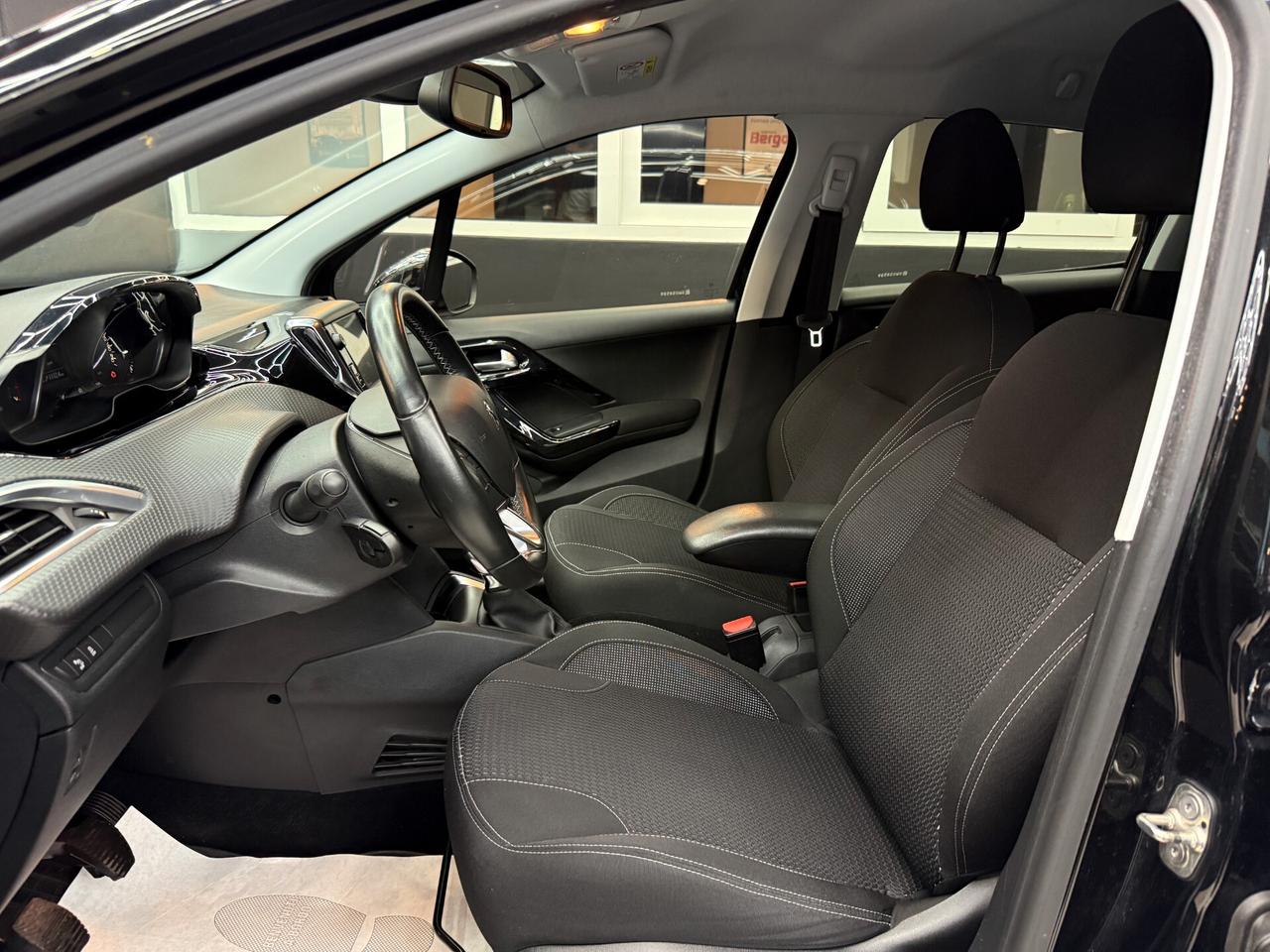Peugeot 208 1.2 82CV puretech Allure OK NEOPATENTATI