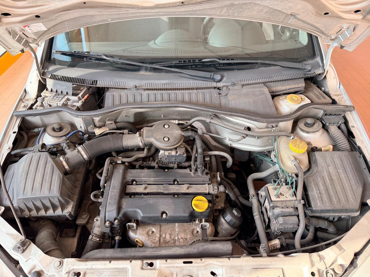 Opel Corsa 1.2 Benzina 75cv Neopatentati