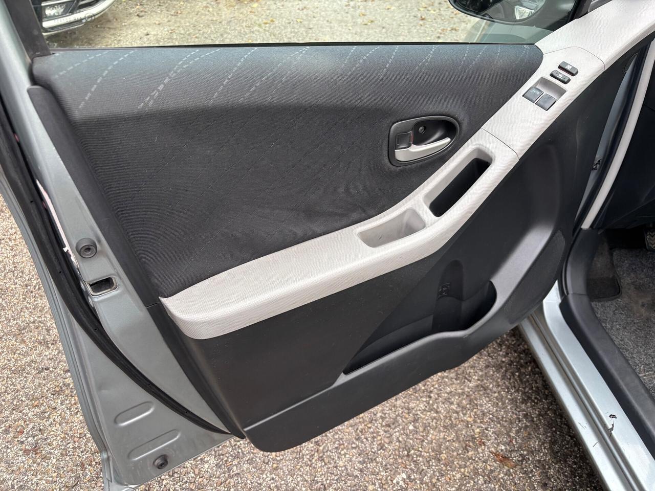 Toyota Yaris 1.3 5 porte sol OK NEOPATENTATI