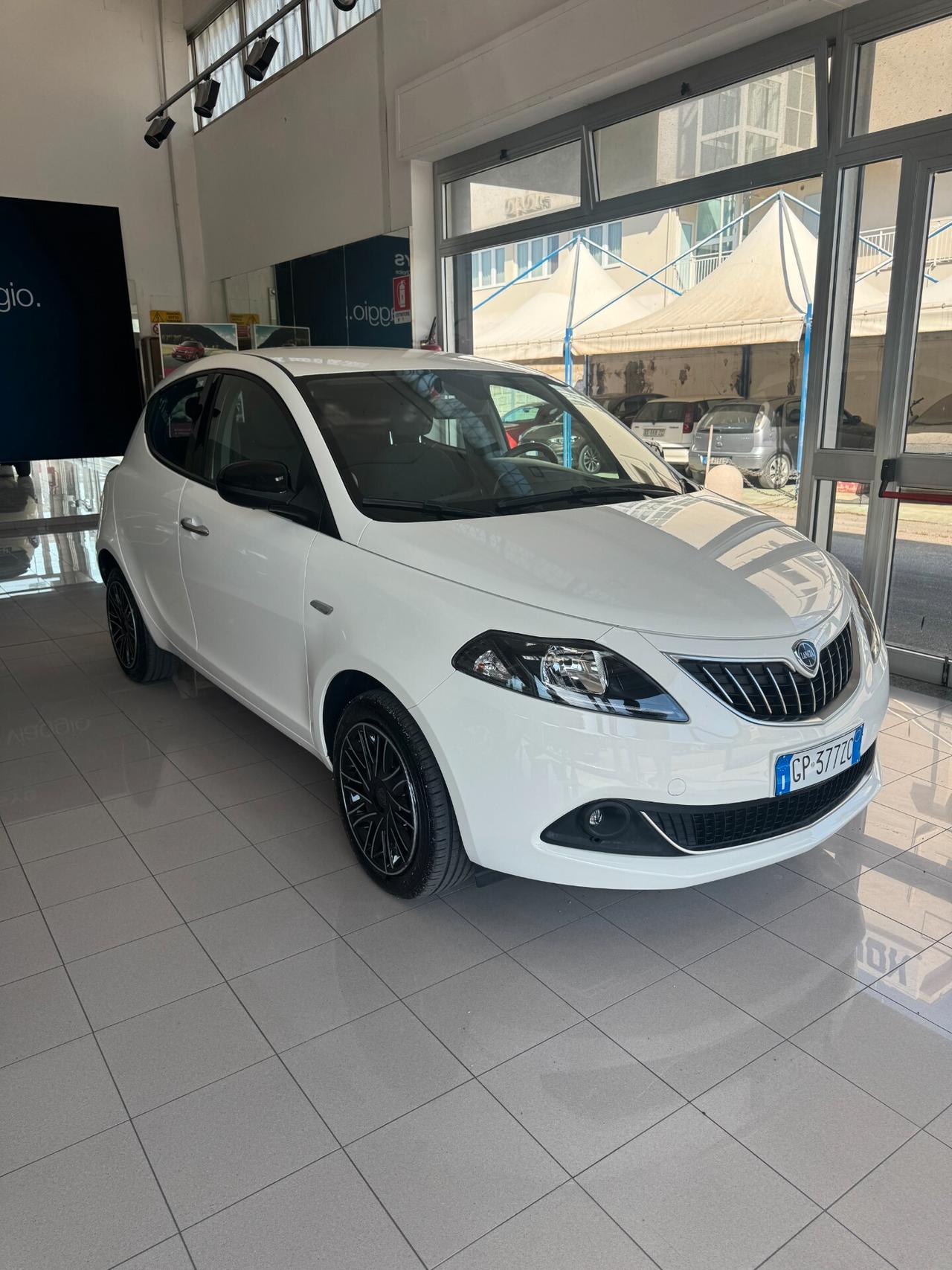 LANCIA YPSILON FULL OPTIONAL