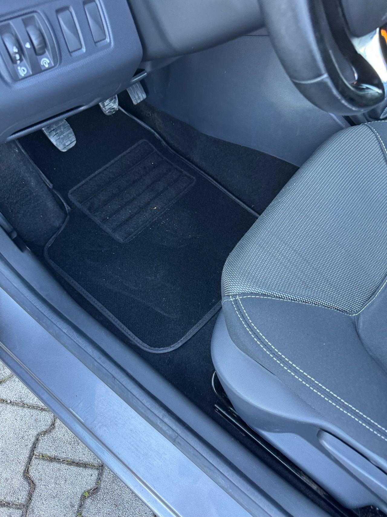 Renault Clio 1.2 75CV 5 porte neopatentati