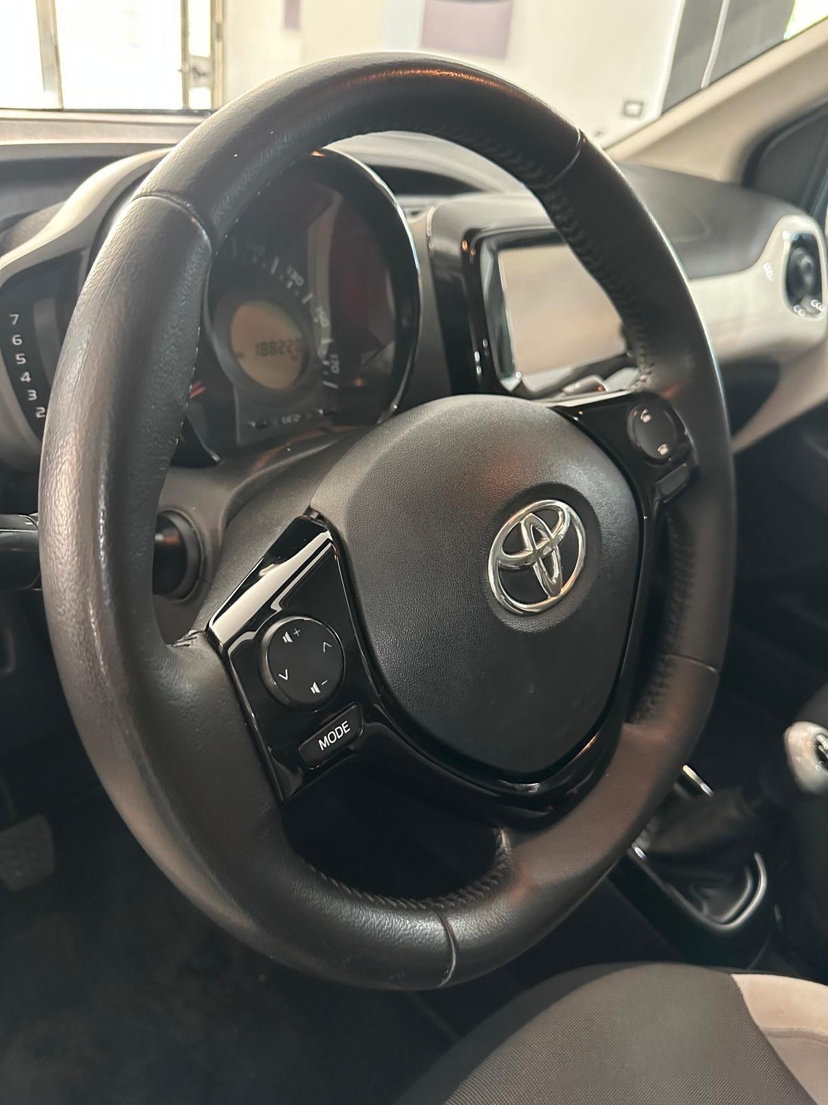 Toyota Aygo 1.0 VVT-i 69 CV 5 porte x-wave