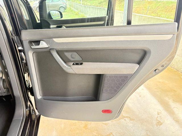 VOLKSWAGEN Touran 1.6 BENZINA FARI FENDI CERCHI IN LEGA OK NEOP