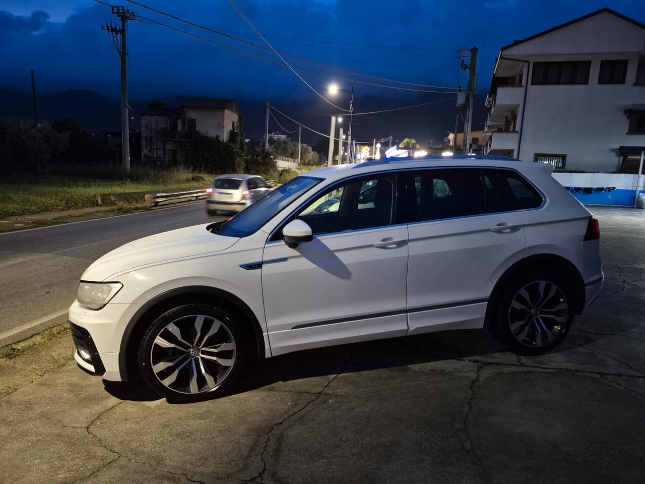 Volkswagen Tiguan 2.0 BiTDI SCR DSG 4MOTION Executive R-Line BMT