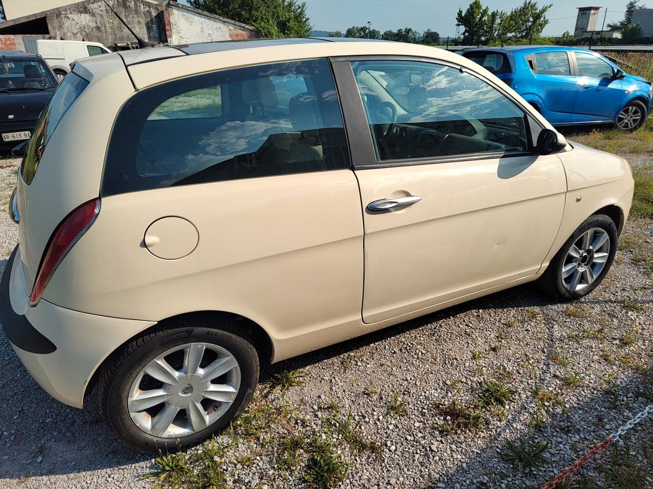 Lancia Ypsilon 1.2 Fire 8v