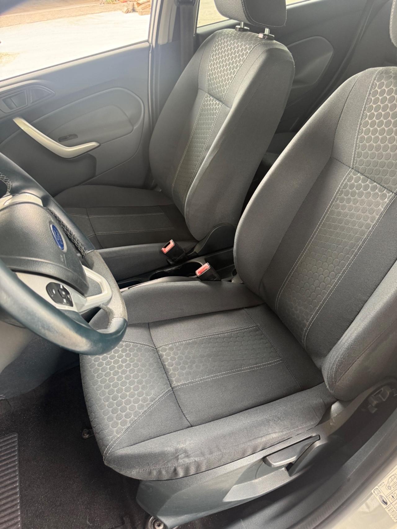 Ford Fiesta Diesel titanium 1.4 TDCi NEOPATENTATI