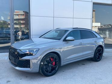 Audi RS Q8 performance possibilità noleggio no scoring