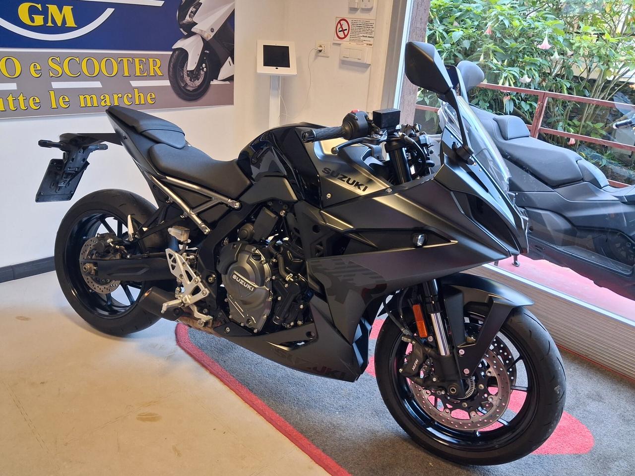 Suzuki GSX-8R R
