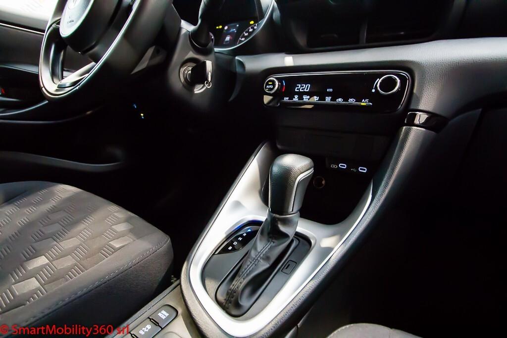 Toyota Yaris 1.5 Hybrid Active E-CVT Business Pack - Ok neopatentati!!!