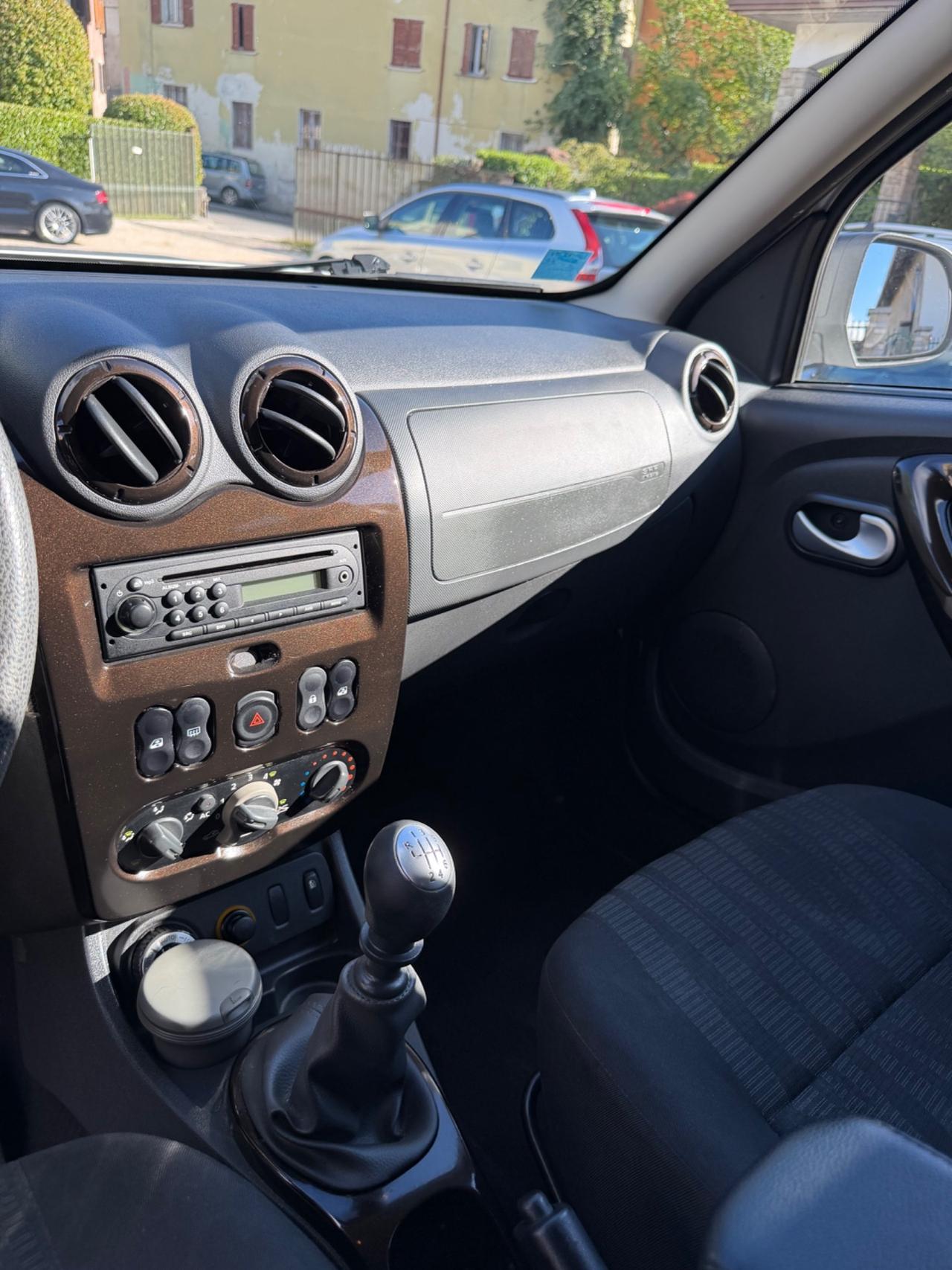 Dacia DUSTER 1.6 4x4 LAURÈATE KMCERT GARANZ