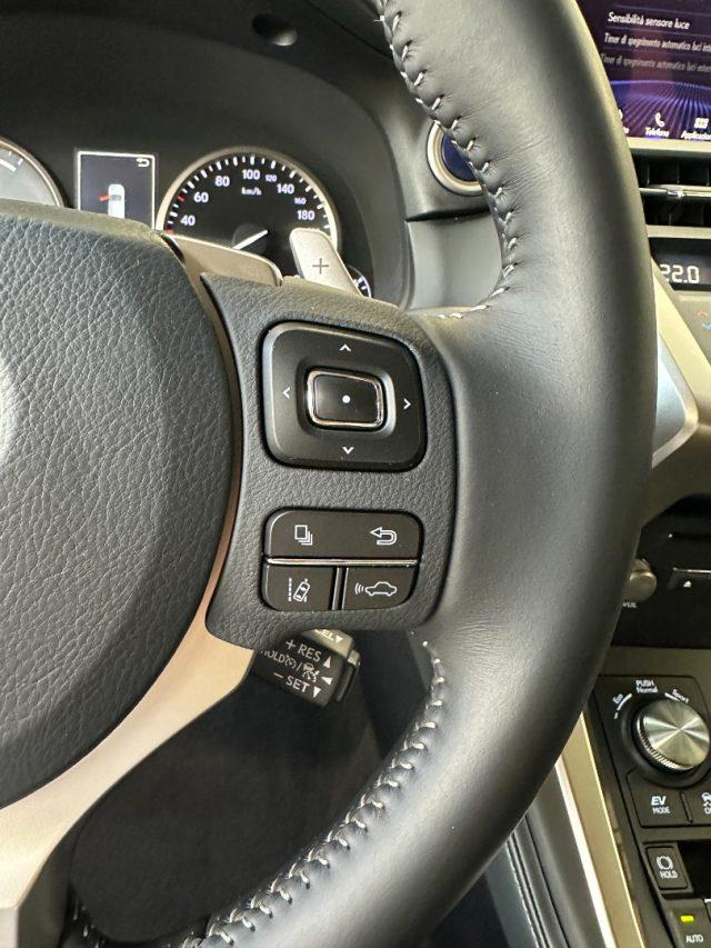 LEXUS NX 300 Hybrid 4WD Luxury - 18" - Camera - Pelle nera