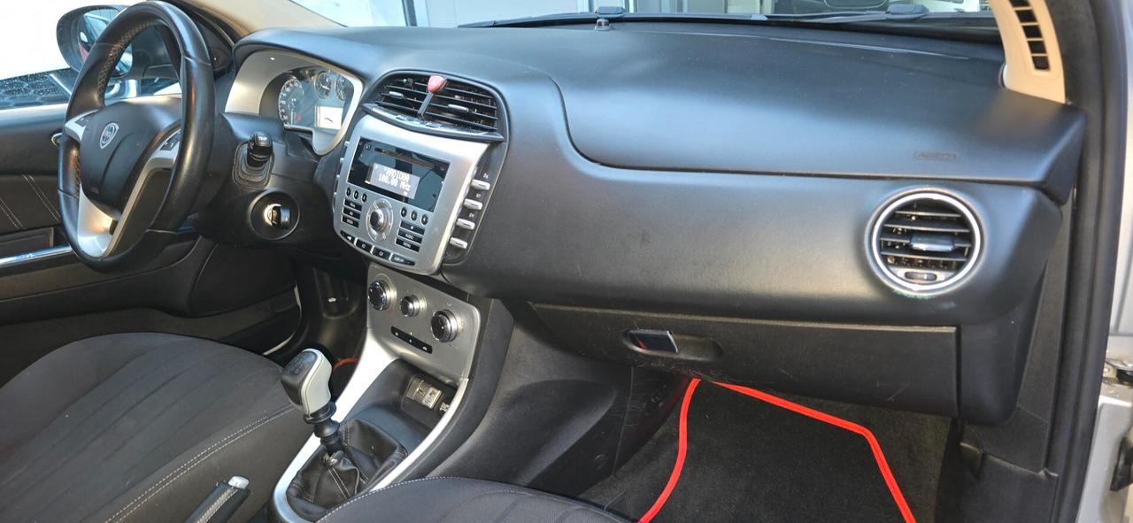 Lancia Delta 1.6 MJT DPF Silver