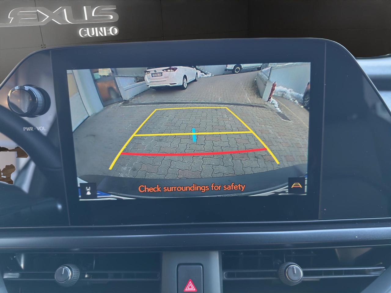 Lexus UX 250h 2.0 Design 2wd cvt