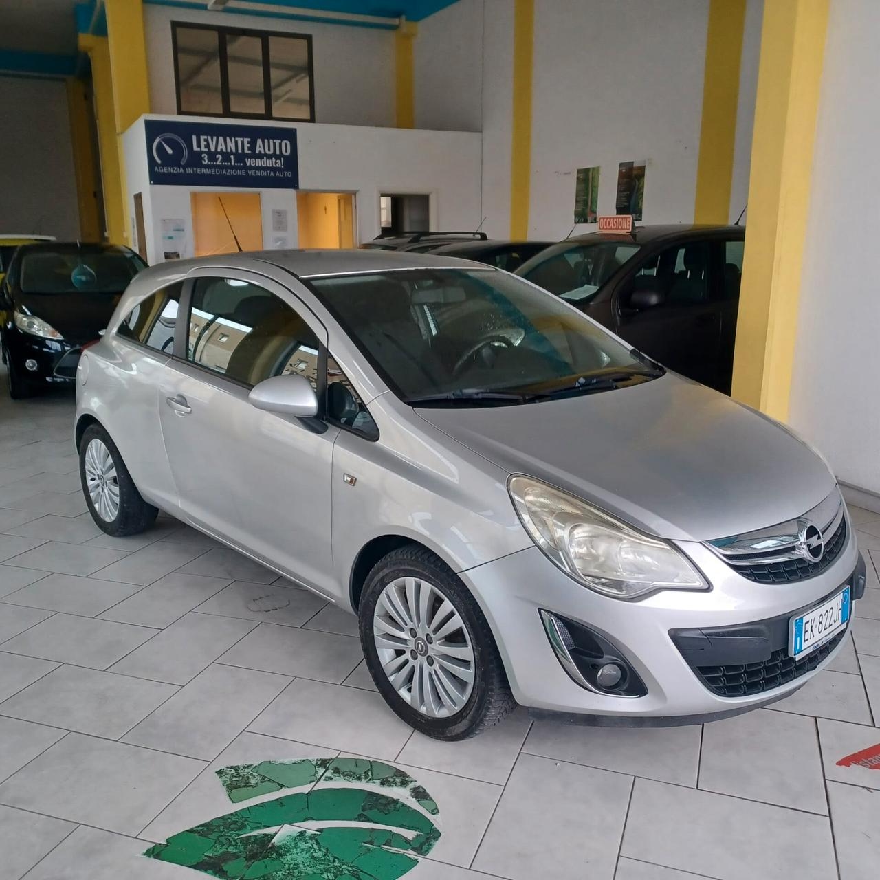 NEOPATENTATI BENZINA/GPL CORSA 1.2