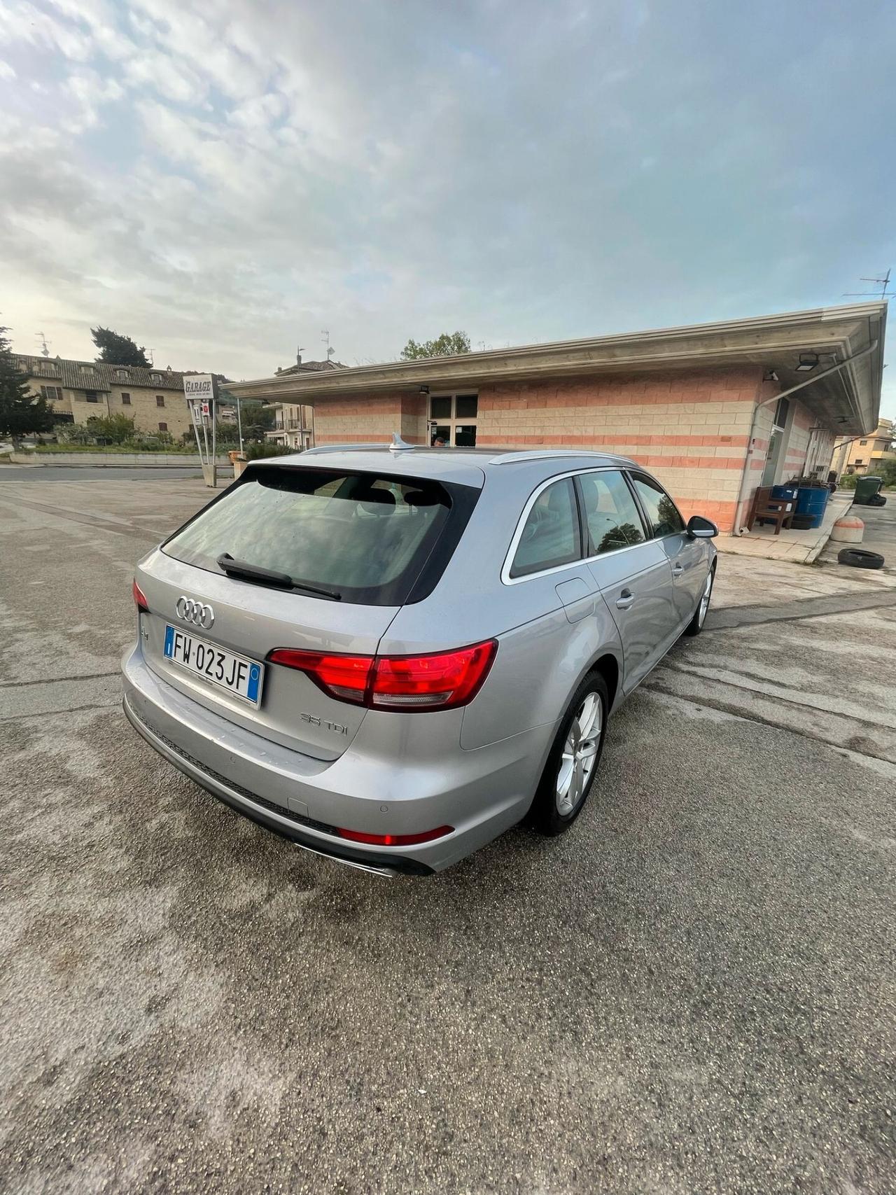 Audi A4 Avant 35 TDI 2.0 150 cv S-tronic S-line edition. Full optional