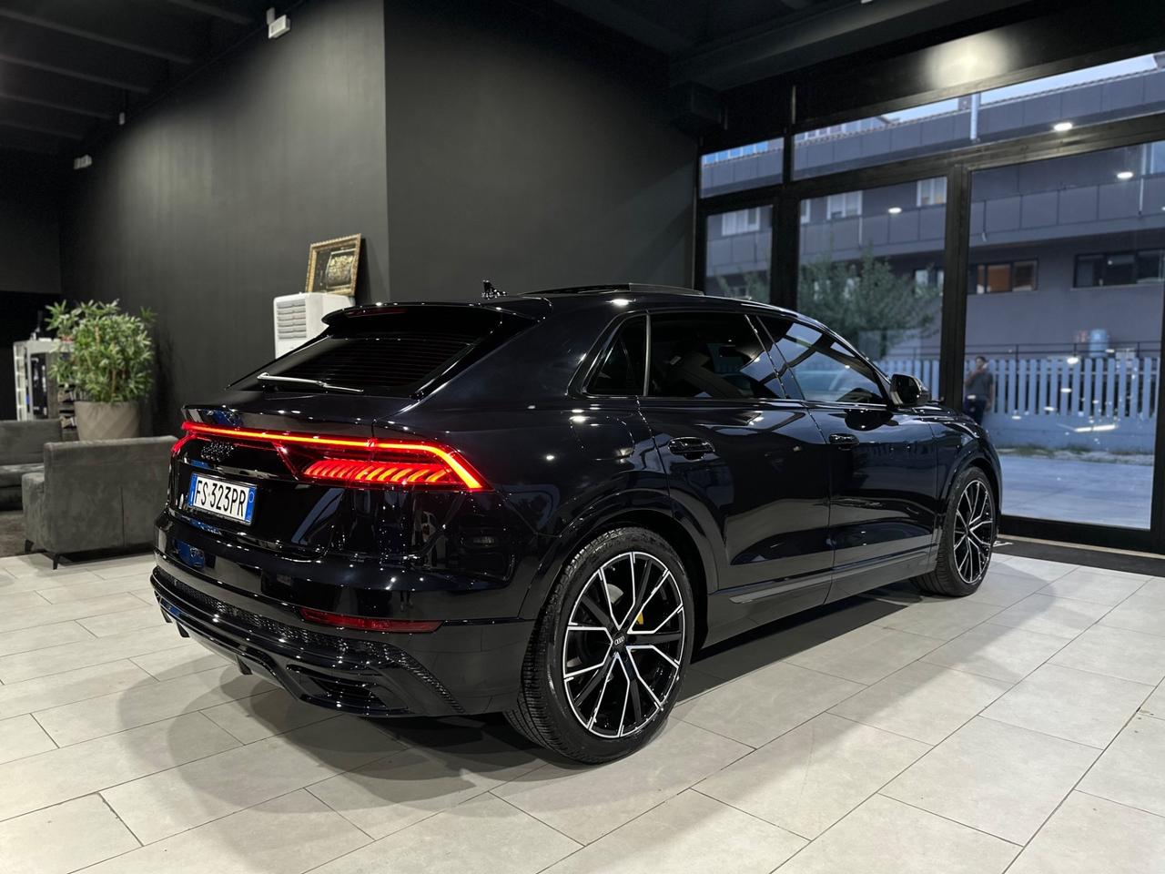 Audi Q8 50 TDI 286 CV quattro S Line identity black