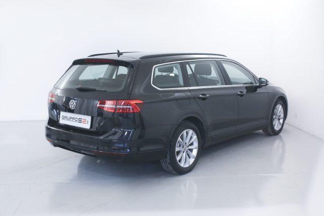 VOLKSWAGEN Passat Variant 2.0 TDI DSG Business BlueMotion Tech Fari LED