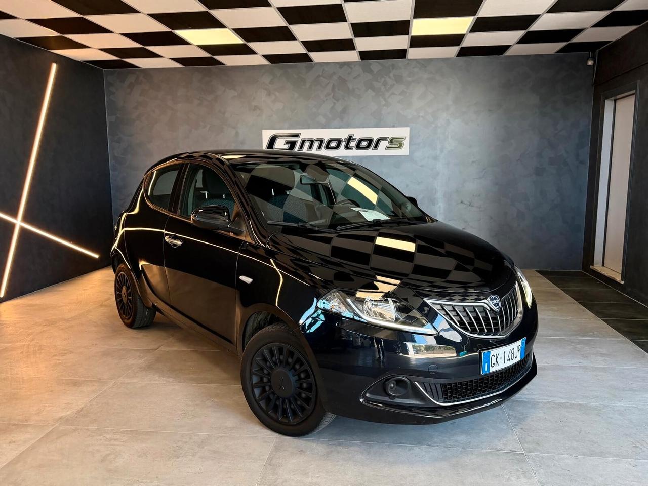 Lancia Ypsilon 1.0 FireFly 5 porte S&S Hybrid Silver