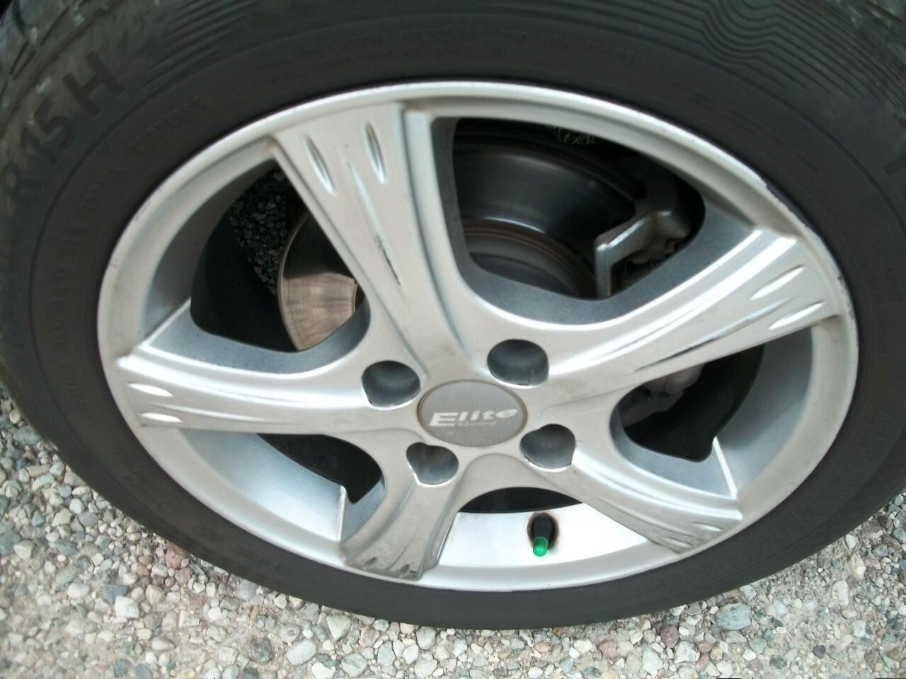 Suzuki Swift 1.3 5p. GLX KM 200.300 CC 1328 BENZINA EURO 04 REVISIONE SCADE 30/06/2026 BOLLATA 30/06/2026 SI NEOPATENTATI UNICO PROPRIETARIO GIA FATTA LA FRISIONE GOMMATA 95/100 GARANZIA UN ANNOCOME NUOVA