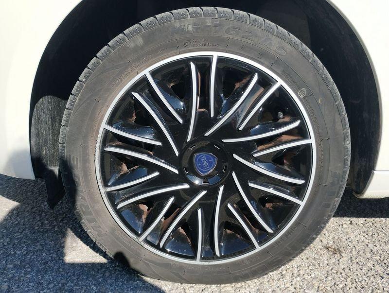 Lancia Ypsilon Ypsilon 1.0 firefly hybrid Gold s&s 70cv