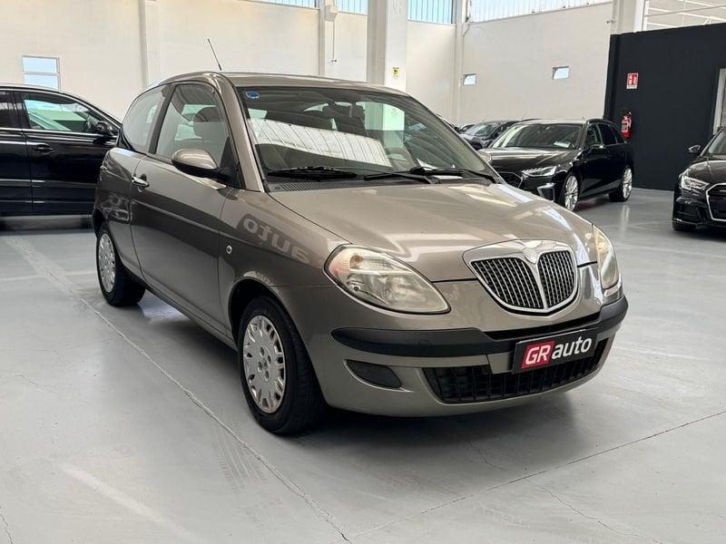 Lancia Ypsilon 1.2 16V Platino