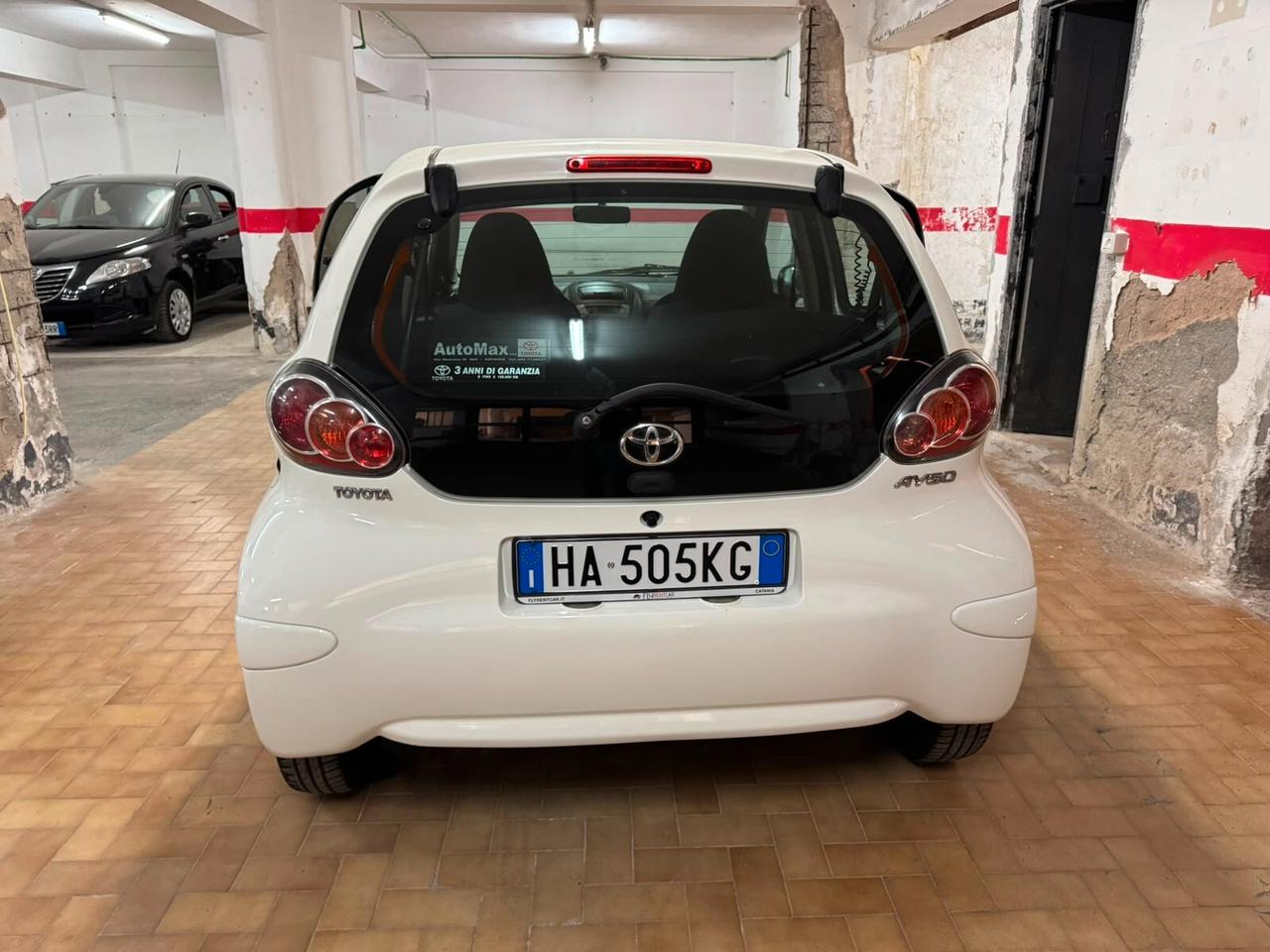 TOYOTA AYGO 1.0 CONNECT – SOLO 59.000 KM – GARANZIA – NEOPATENTATI OK”.