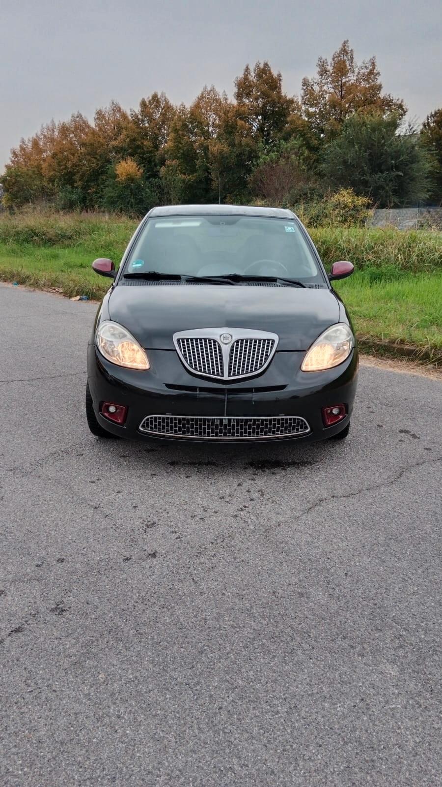 Lancia Ypsilon 1.4 16V Sport MomoDesign