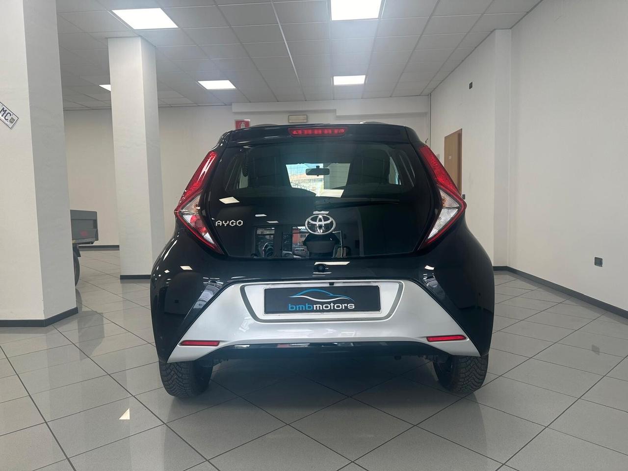 Toyota Aygo Connect 1.0 VVT-i 72 CV 5 porte x-clusiv MMT