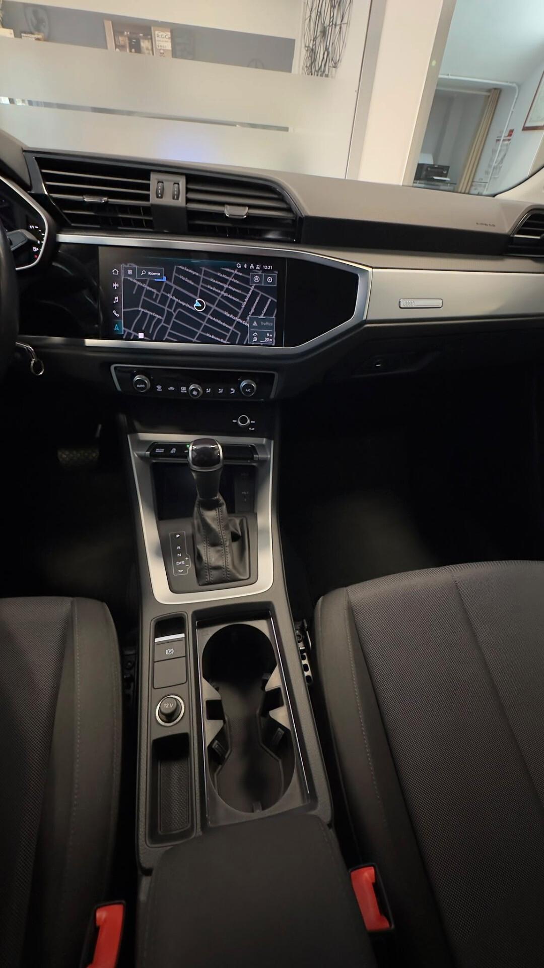 Audi Q3 SPB 45 TFSI e S tronic Business Plus