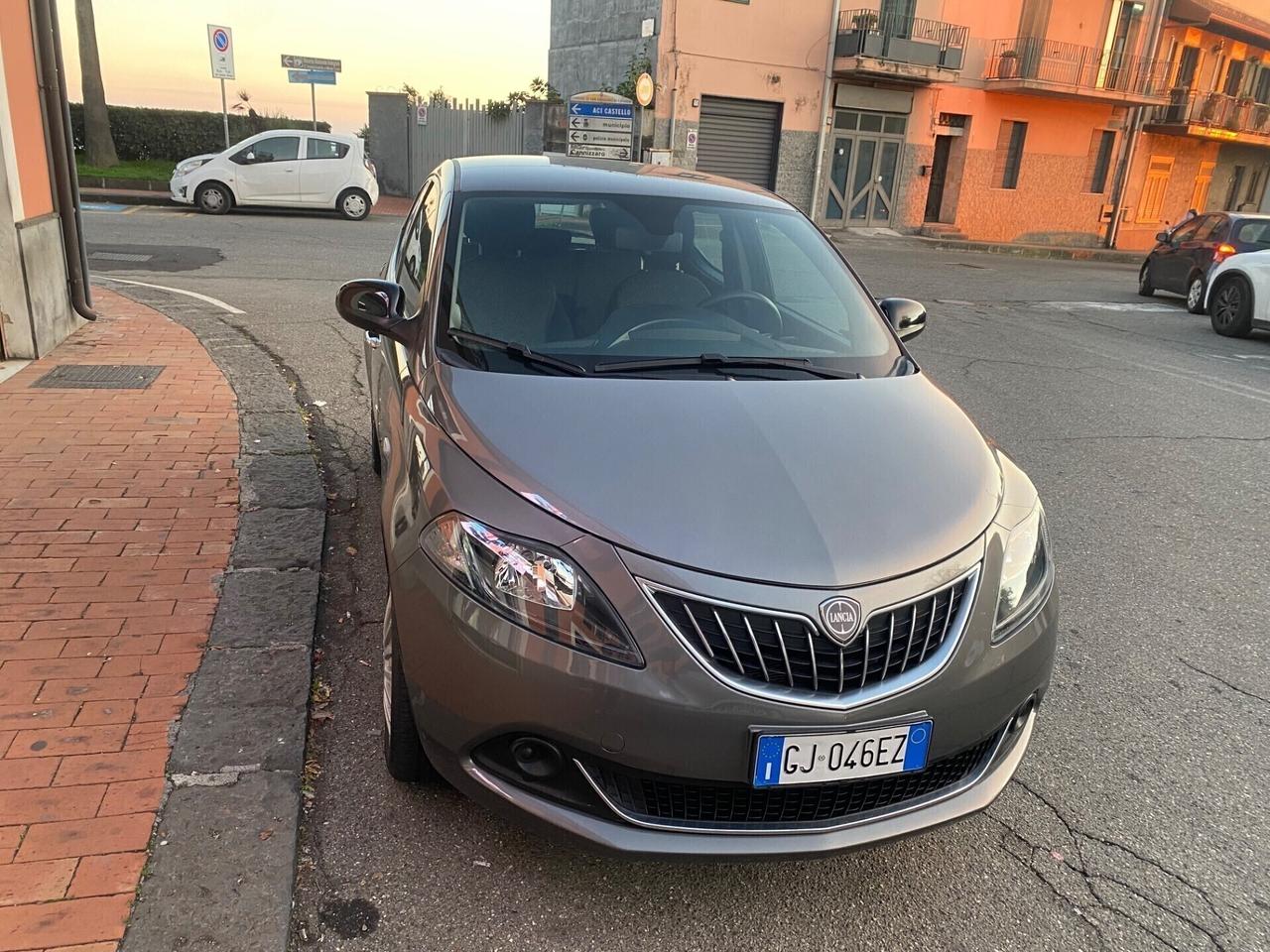 Lancia Ypsilon 1.0 5 porte Hybrid Ecochic Gold