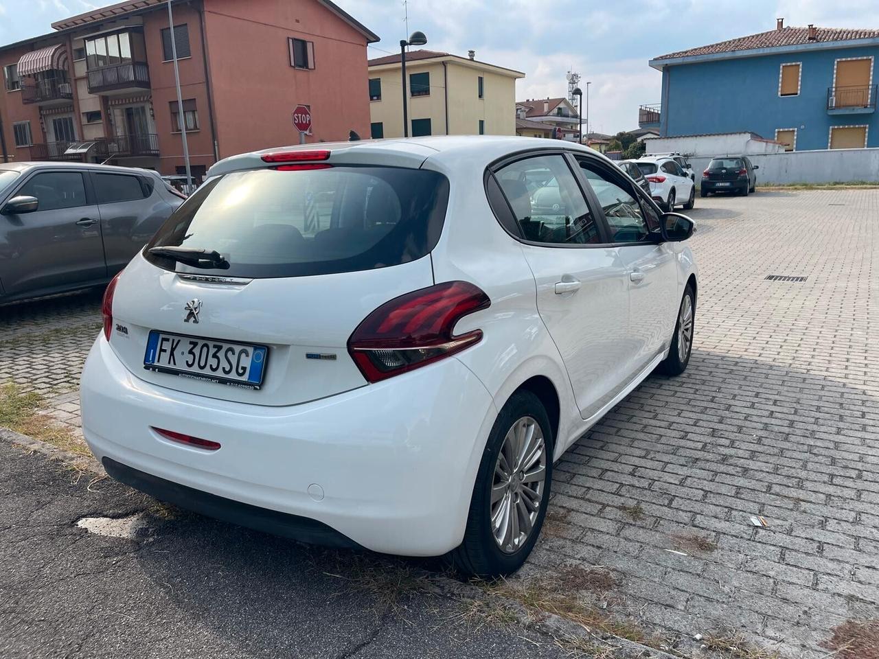Peugeot 208 PureTech 82 5 porte Allure