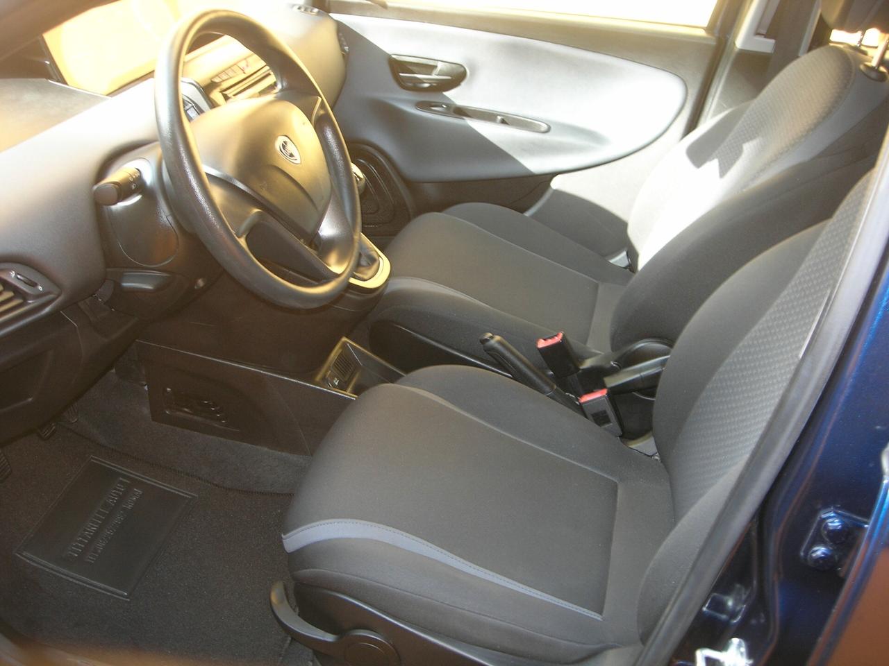 Lancia Ypsilon 1.2 69 CV 5 porte Silver