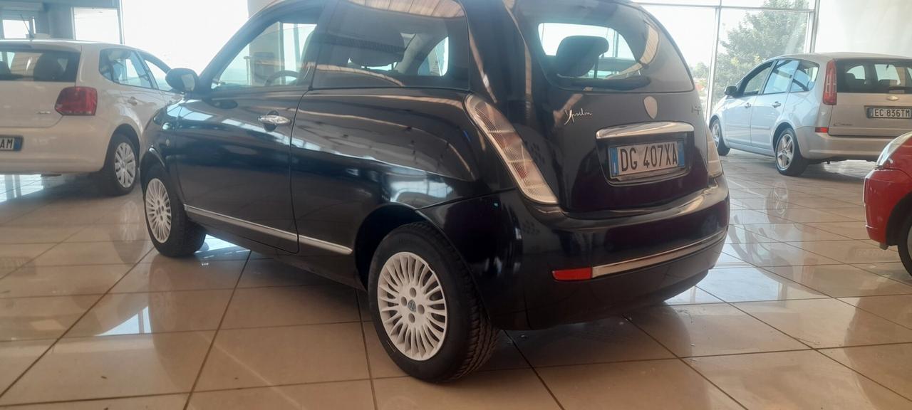 Lancia Ypsilon 1.3 MJT 75 CV Platino