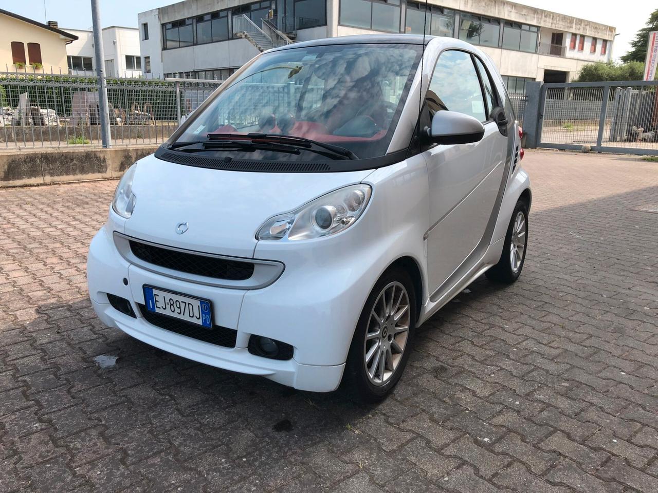 Smart ForTwo 1000 52 kW MHD coupé passion