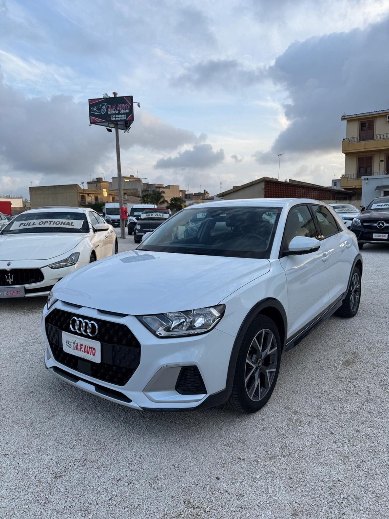 Audi A1 citycarver 30 TFSI Identity Contrast