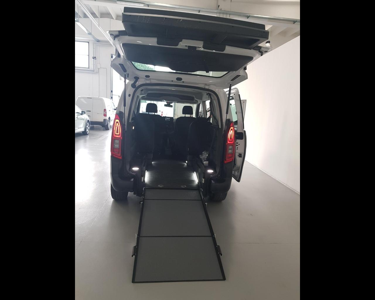 CITROEN Berlingo trasporto disabili con pedana