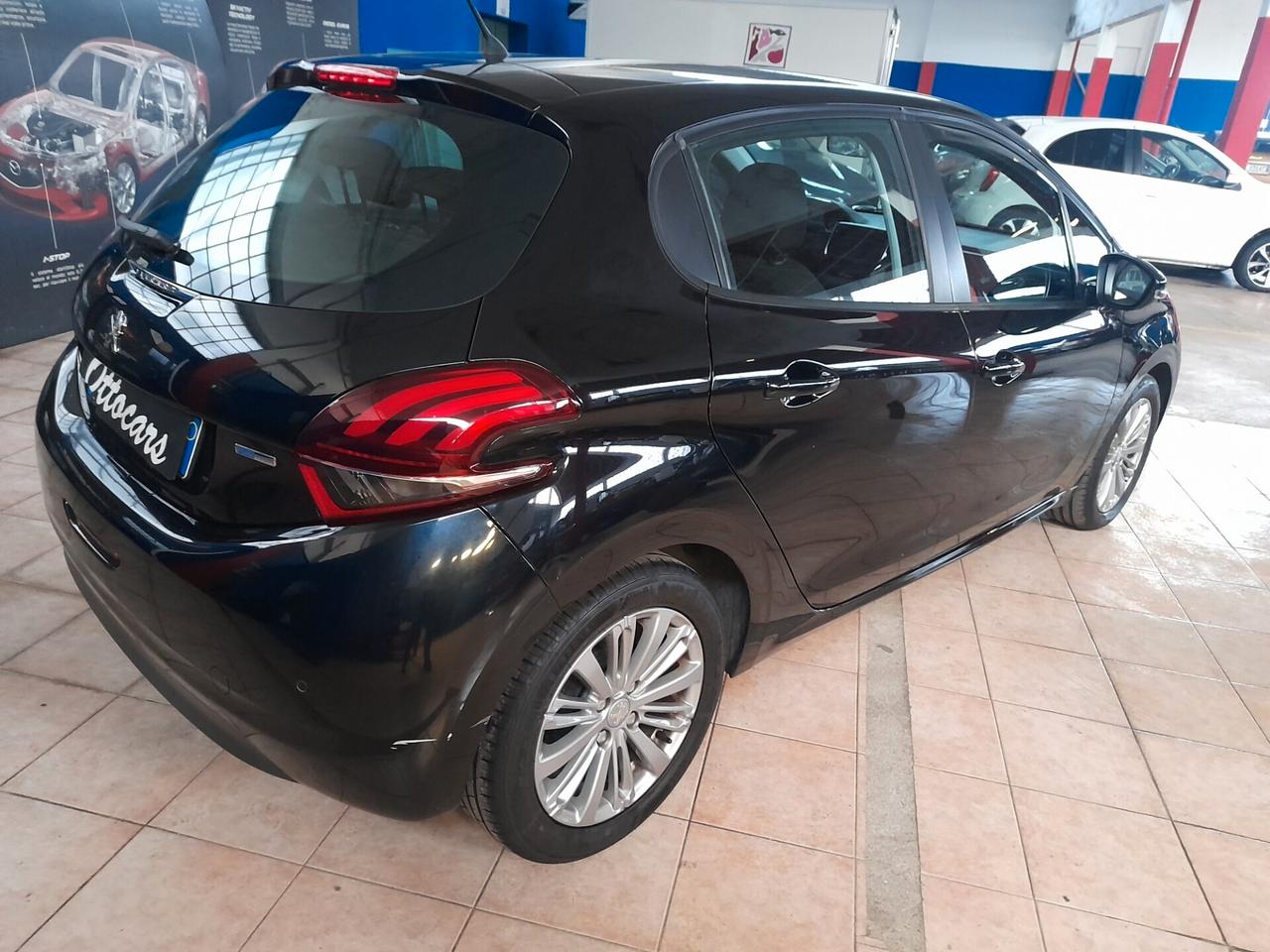 Peugeot 208 PureTech 82 5 porte Allure