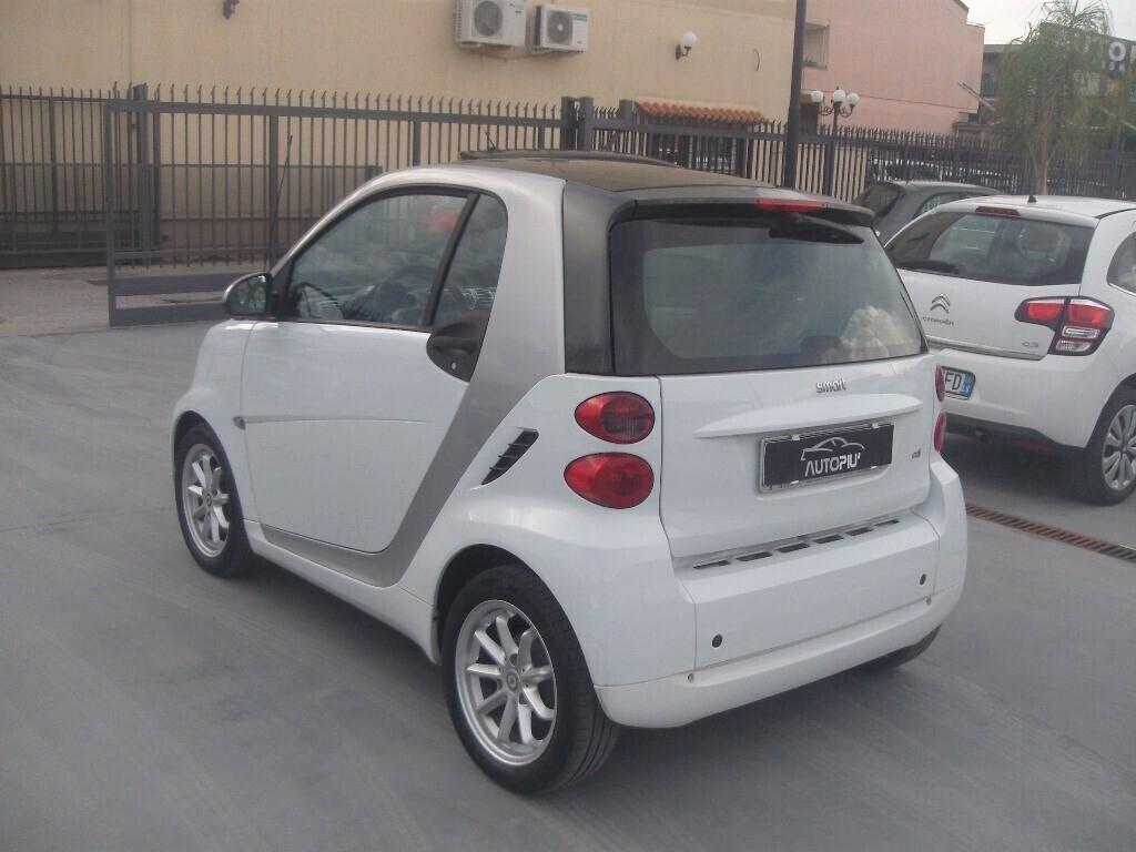 Smart ForTwo 1000 52 kW MHD coupé - 2010